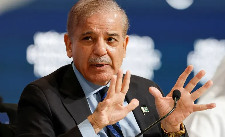 رئيس وزراء باكستان: مستعدون للدفاع عن السيادة