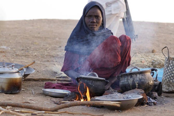 ناجون يصفون عمليات الإعدام والحرق العمد في الهجوم على مخيم زمزم بالسودان