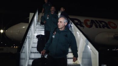 بعثة الأهلي تعود إلى القاهرة بعد عبور الهلال.. وصدام مرتقب أمام صنداونز في نصف النهائي