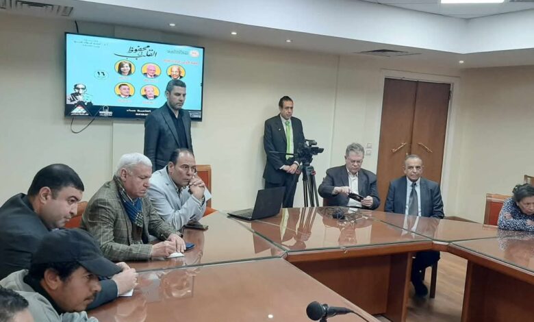 أديب نوبل بين الرواية والمسرح