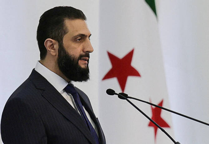 الشرع يصل إلى فرنسا في أول زيارة أوروبية له