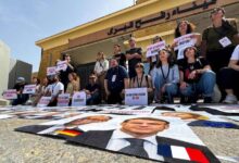 احتجاج نواب إيطاليين على حدود مصر مع غزة ضد الحرب