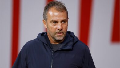 اتفاق بين لابورتا وفليك على استمرار المدرب الألماني مع برشلونة حتى 2027