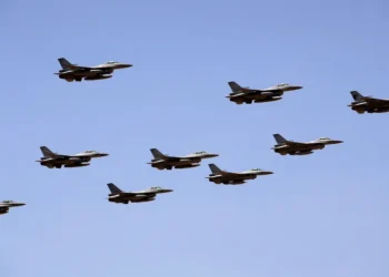 تصاعد التوتر بين إسرائيل وإيران يدفع واشنطن لتعزيز وجودها العسكري بالشرق الأوسط