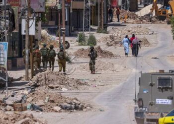 الاحتلال يهدم المزيد من المباني الفلسطينية في مخيم طولكرم
