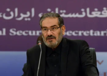 "بعدما عاد إلى الحياة.. من هو علي شمخاني؟ السلاح والسلطة والظل الثقيل في إيران ما بعد الثورة"