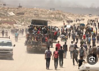 جيش الاحتلال يلقي منشورات تتضمن آيات قرآنية في غزة