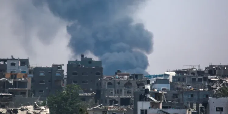 56 شهيدا بغزة ومقتل ضابط إسرائيلي وجرح عدة جنود في تفجير ومعركة