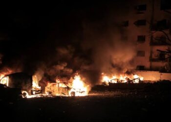 إيران تقصف إسرائيل مجددًا رغم إعلان وقف إطلاق النار الأمريكي