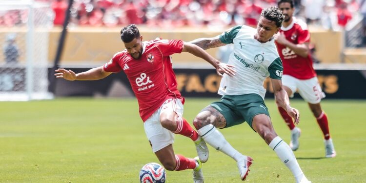 الأهلي يسقط أمام بالميراس بثنائية ويعقد موقفه في مونديال الأندية