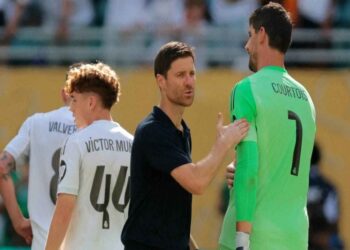 تشابي ألونسو يُجري تغييرًا وحيدًا في تشكيل ريال مدريد أمام باتشوكا بكأس العالم للأندية