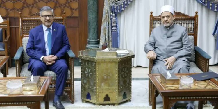 د. أحمد الطيب، شيخ الأزهر يستقبل عامر شوكت، سفير باكستان بالقاهرة