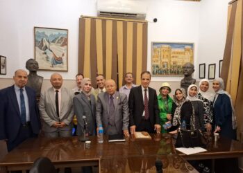 "هشام درويش" يستعرض رحلته مع الدراسات اليونانية واللاتينية فى ندوة باتحاد كتاب مصر 