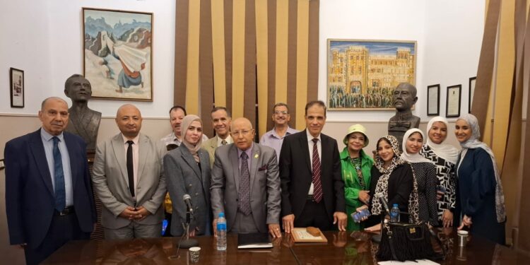 "هشام درويش" يستعرض رحلته مع الدراسات اليونانية واللاتينية فى ندوة باتحاد كتاب مصر 