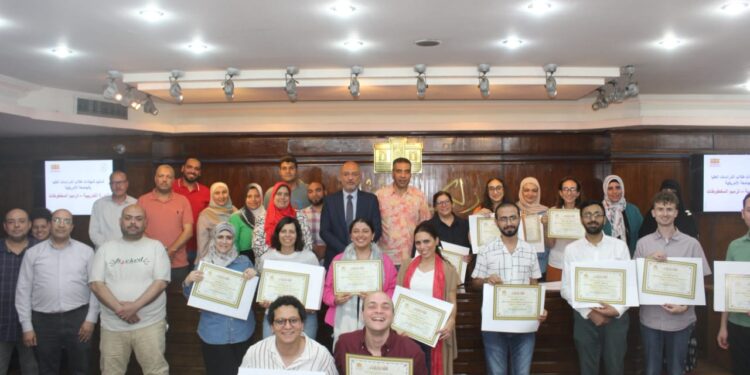 بالصور: دار الكتب والوثائق تختتم تدريب طلاب الجامعة الأمريكية
