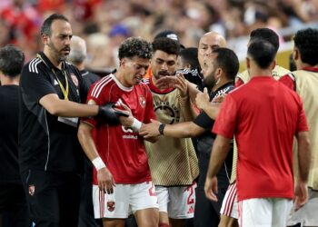 جراحة ناجحة لـ إمام عاشور بعد إصابته بكسر في الترقوة في كأس العالم للأندية