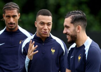 مبابي يرشّح ديمبيلي للكرة الذهبية ويعلّق على موسمه الأول مع ريال مدريد