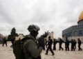 في اليوم الـ649 من حرب الإبادة على غزة، واصلت إسرائيل غاراتها على القطاع، واستشهد 70 فلسطينيا خلال الـ24 ساعة الماضية، بينهم 49 في مدينة غزة، إثر الغارات المتواصلة على منازل وخيام النازحين وتجمعات لمنتظري "المساعدات". ميدانيا، أفادت كتائب القسام الجناح العسكري لحركة المقاومة الإسلامية (حماس) أن مقاتليها استهدفوا ناقلة جند من نوع نمر بقذيقتي الياسين 105 بجوار مسجد الكتيبة شمال مدينة خان يونس جنوبي القطاع. وفي الضفة الغربية، نقل الاحتلال الإسرائيلي صلاحيات على الحرم الإبراهيمي من بلدية الخليل إلى المجلس الديني لمستوطنة كريات أربع. كما دعت الخارجية الفلسطينية إلى تدخل دولي لمنع الاحتلال من تنفيذ مخطط "إي 1" الاستيطاني شرقي مدينة القدس المحتلة، والهادف لتعميق فصل القدس عن محيطها الفلسطيني.
