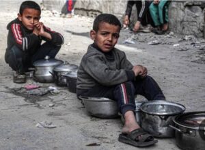 أكثر من 100 منظمة تحذر من مجاعة كارثية وشيكة في غزة