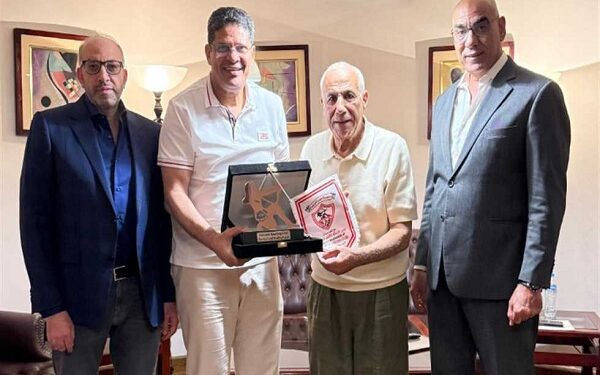 الزمالك يكرّم أيمن الرمادي بعد انتهاء مهمته والتتويج بكأس مصر