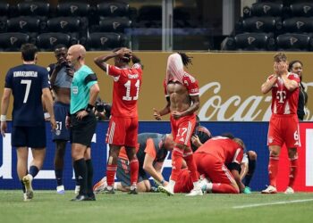 إصابة قوية لجمالا موسيالا أمام باريس سان جيرمان