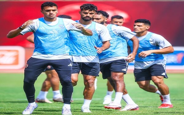 ياسين مرعي وأحمد رضا يعودان لتدريبات الأهلي قبل مواجهة فاركو