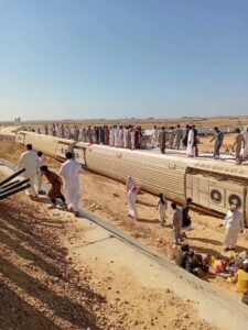 مصرع 3 وإصابة 103 في انقلاب قطار بمطروح