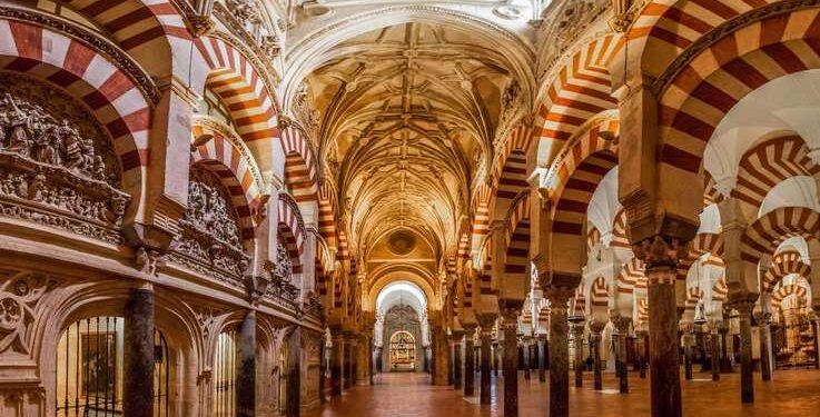 17025662 - columns, archers and pillars of the great mosque-cathedral of cordoba, spain.