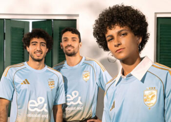 أديداس تكشف عن القميص الثالث للأهلي لموسم 2025-2026 باللون الأزرق الفاتح