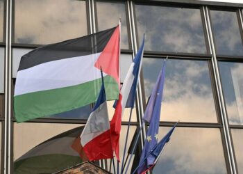 جدل في فرنسا حول رفع الأعلام الفلسطينية عشية الاعتراف