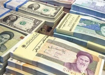 الريال الإيرانى يهوى إلى القاع