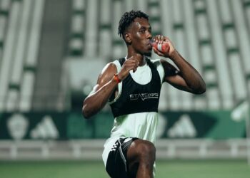 إصابة تهدد مشاركة زكريا هوساوي مع أهلي جدة أمام ناساف في دوري أبطال آسيا