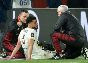 نيس يستبعد محمد عبد المنعم من قائمته في الدوري الأوروبي بسبب الإصابة