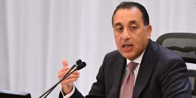 قرى طرح النهر تغمرها مياه فيضان النيل فى محافظتين مصريتين ورئيس الوزراء : تحسبنا لهذا الغمر