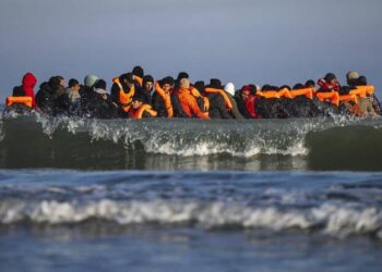 14 قتيل في غرق قارب هجرة غير شرعية قبالة تركيا