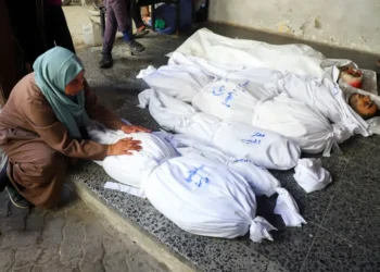 غزة: 11 شهيدًا من عائلة واحدة في غارة إسرائيلية شرق المدينة