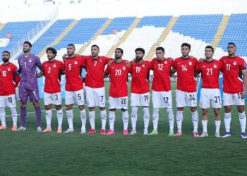 منتخب مصر بالزي الأحمر أمام غينيا بيساو في ختام تصفيات المونديال