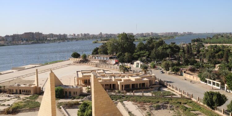 الأمين العام للمجلس الأعلى للآثار يقوم بجولة تفقدية للمتحف الآتوني بالمنيا تمهيدًا لافتتاحه
