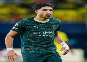 عمر مرموش على مقاعد بدلاء مانشستر سيتي أمام أستون فيلا في الدوري الإنجليزي