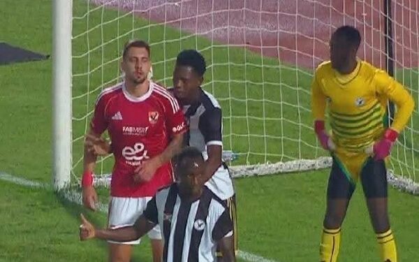 الأهلي يتقدم بتظلم رسمي إلى «كاف» ضد حكم مباراة إيجل نوار بسبب طرد جراديشار
