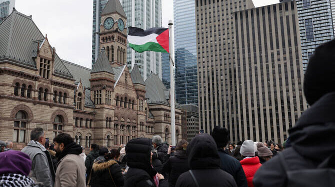 كندا ترفع العلم الفلسطيني في مبنى بلديتها لأول مرة