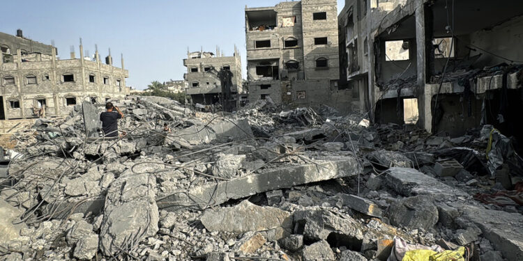 منع الصحفيين من دخول غزة يثير جدلًا عالميًا