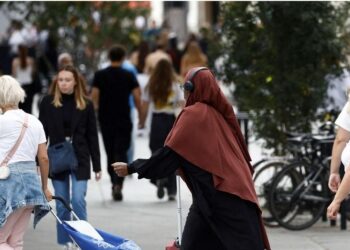فرنسا تغرق في جدل واسع بعد استطلاع مثير ضد المسلمين