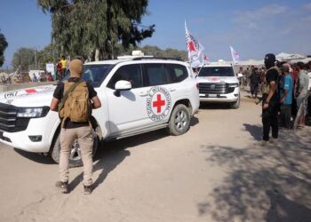 إسرائيل تسلّم 15 جثمانًا لفلسطينيين.. وتبادل الجثامين يثير جدلًا سياسيًا وأخلاقيًا
