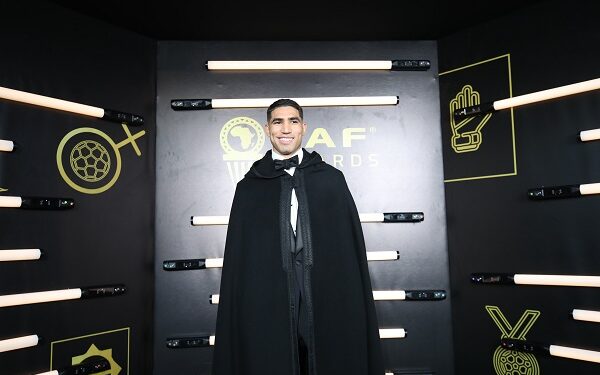 أول مغربي يفوز بالجائزة منذ 27 عامًا.. أشرف حكيمي يتربع على عرش إفريقيا