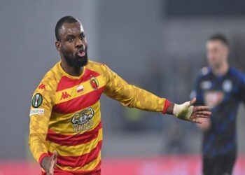 الأهلي يراقب المهاجم الكونغولي أفيميكو بولولو تمهيدًا لضمه في يناير