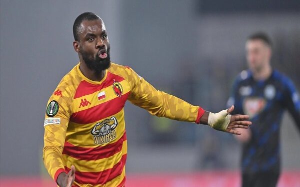الأهلي يراقب المهاجم الكونغولي أفيميكو بولولو تمهيدًا لضمه في يناير
