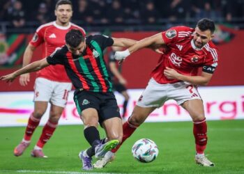 الأهلي يقتنص تعادلاً ثمينًا أمام الجيش الملكي ويواصل صدارة مجموعته بدوري الأبطال