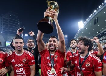 إصابة تريزيجيه تبعده عن معسكر منتخب مصر في نوفمبر