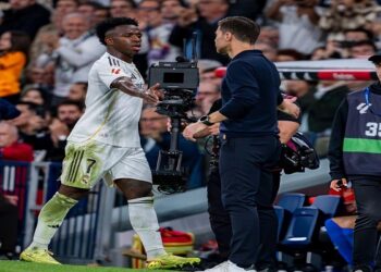 يرفض التجديد بسبب توتره مع ألونسو.. فينيسيوس يصدم ريال مدريد